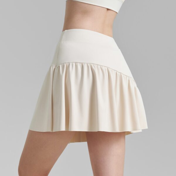 Women’s pleated fitness yoga skirt with a ruffle hem, perfect for sports, tennis, and gym workouts.