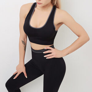 Women wearing a black seamless gym outfit featuring a sports bra and high-waisted leggings, designed for fitness and activewear.